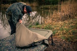 Trakker RLX 8 Wide Camo Bed System